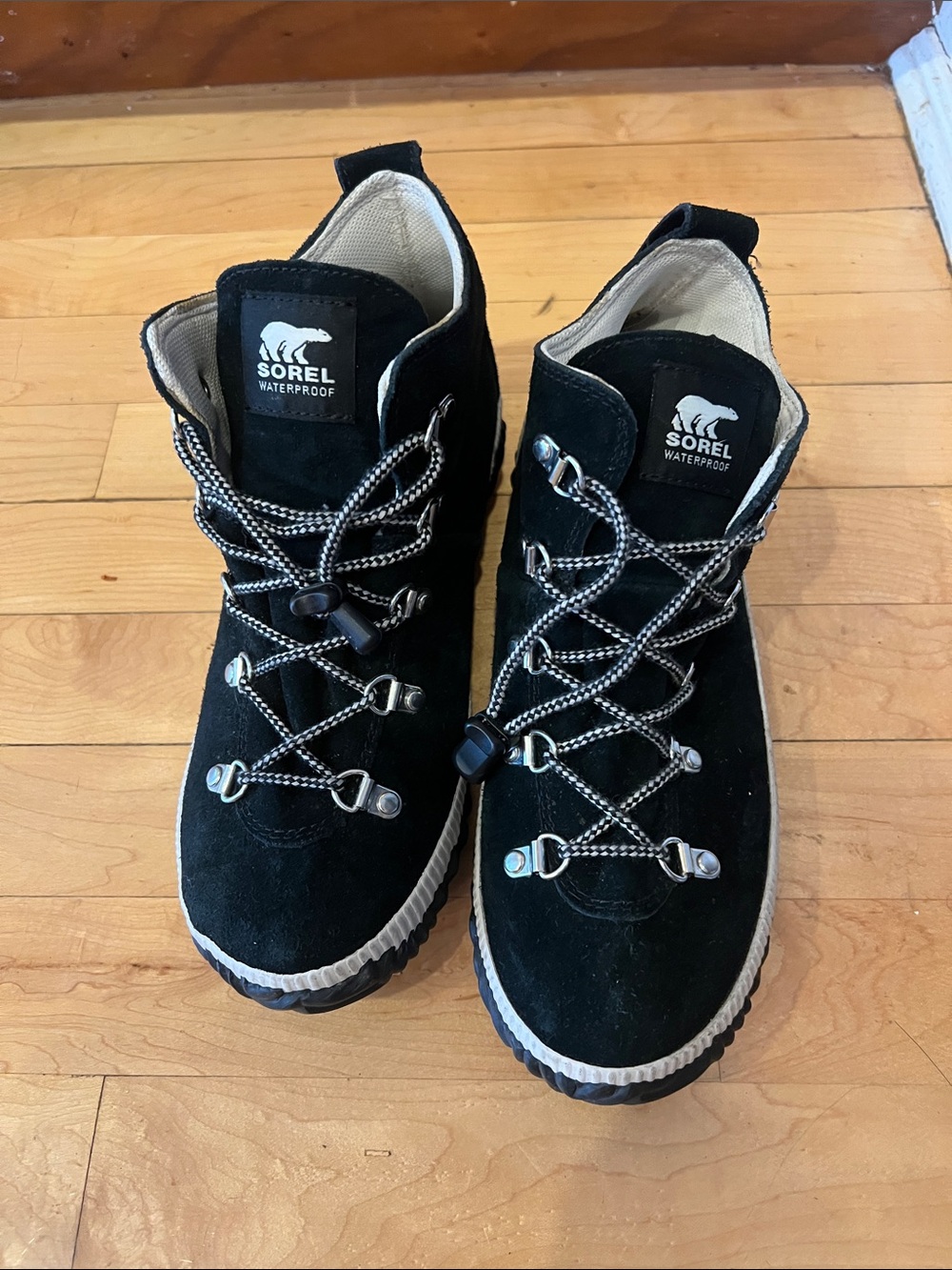 Sorel Kids’ Black Suede Lace-Up Waterproof Boots Sz 7, worn once